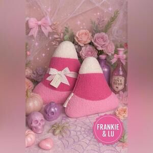 Isaac Mizrahi Candy Corn Throw Pillows Set Halloween Decor New With Tags